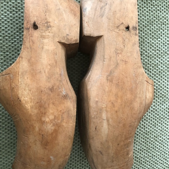 Antique wooden shoes - Picture 3 of 7